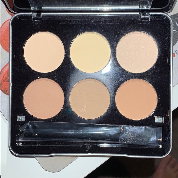 Makeover Essentials Contour Kit - Picture 2 of 2